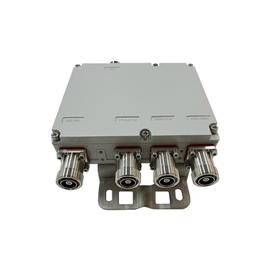 RF Quadband combiner for 5G DAS